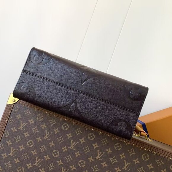 Louis Vuitton Handbags Tote Bags Large Capacity - Picture 7 of 9